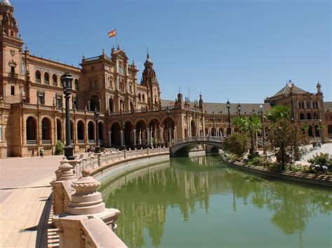  Plaza de España! Uwielbianie historii i architektonicznych perełek?